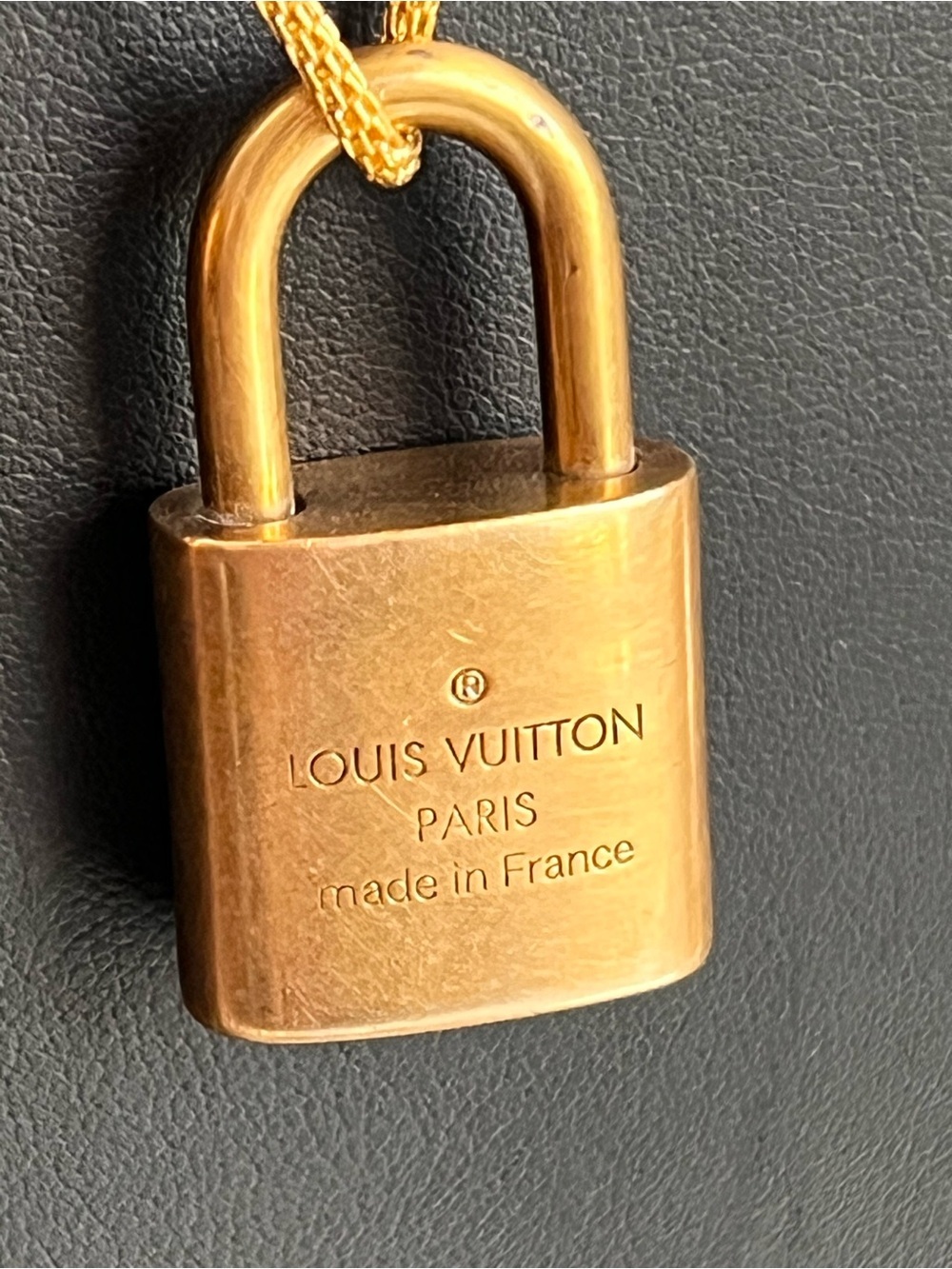 Louis Vuitton Gold Padlock Pendant unbranded Necklace - Gold Chain #326 - Picture 5 of 11